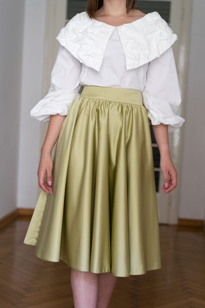 Fusta midi tafta satinata olive.