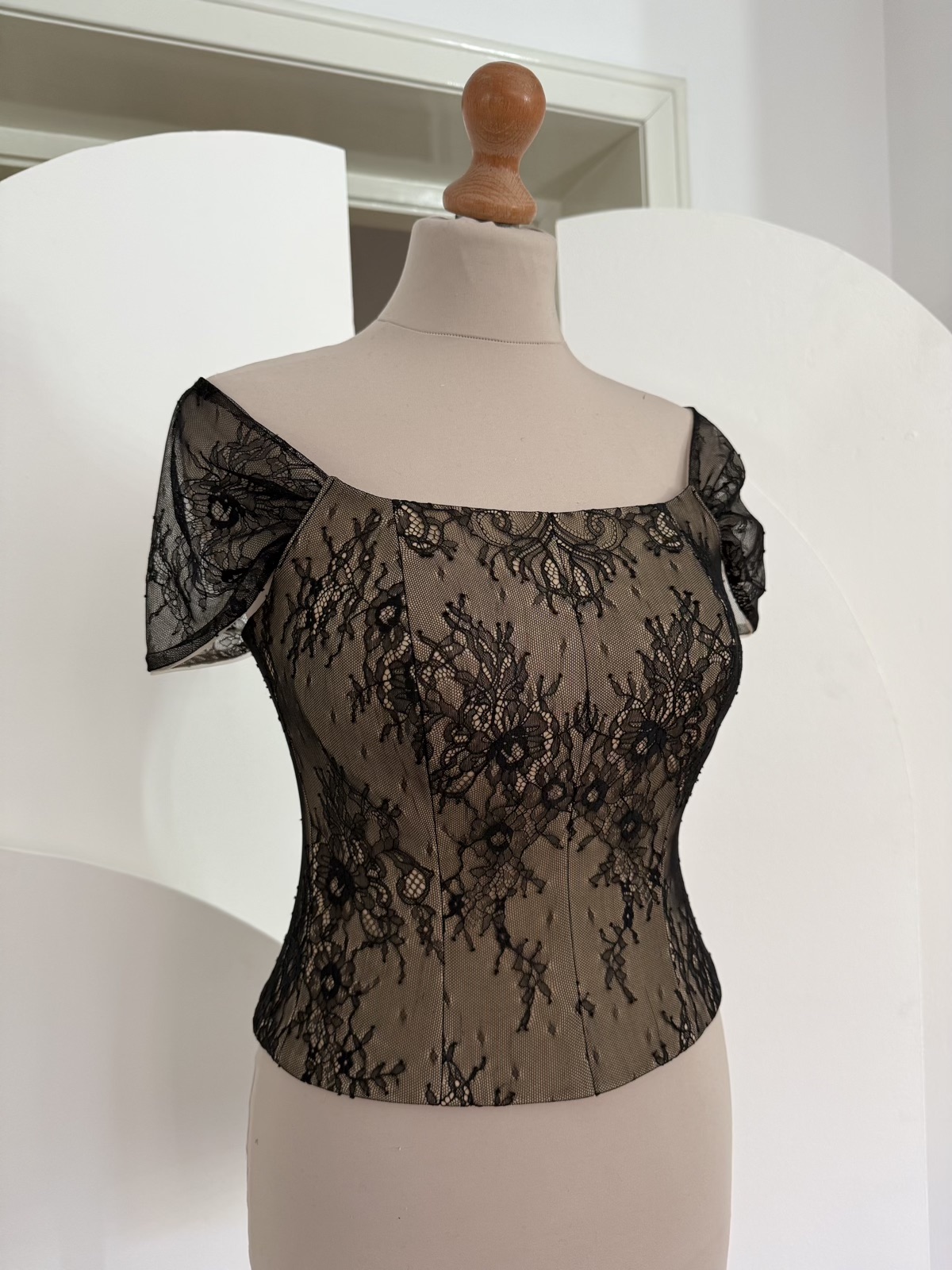 Corset dantelă neagră peste nude - M/38 - imagine 5