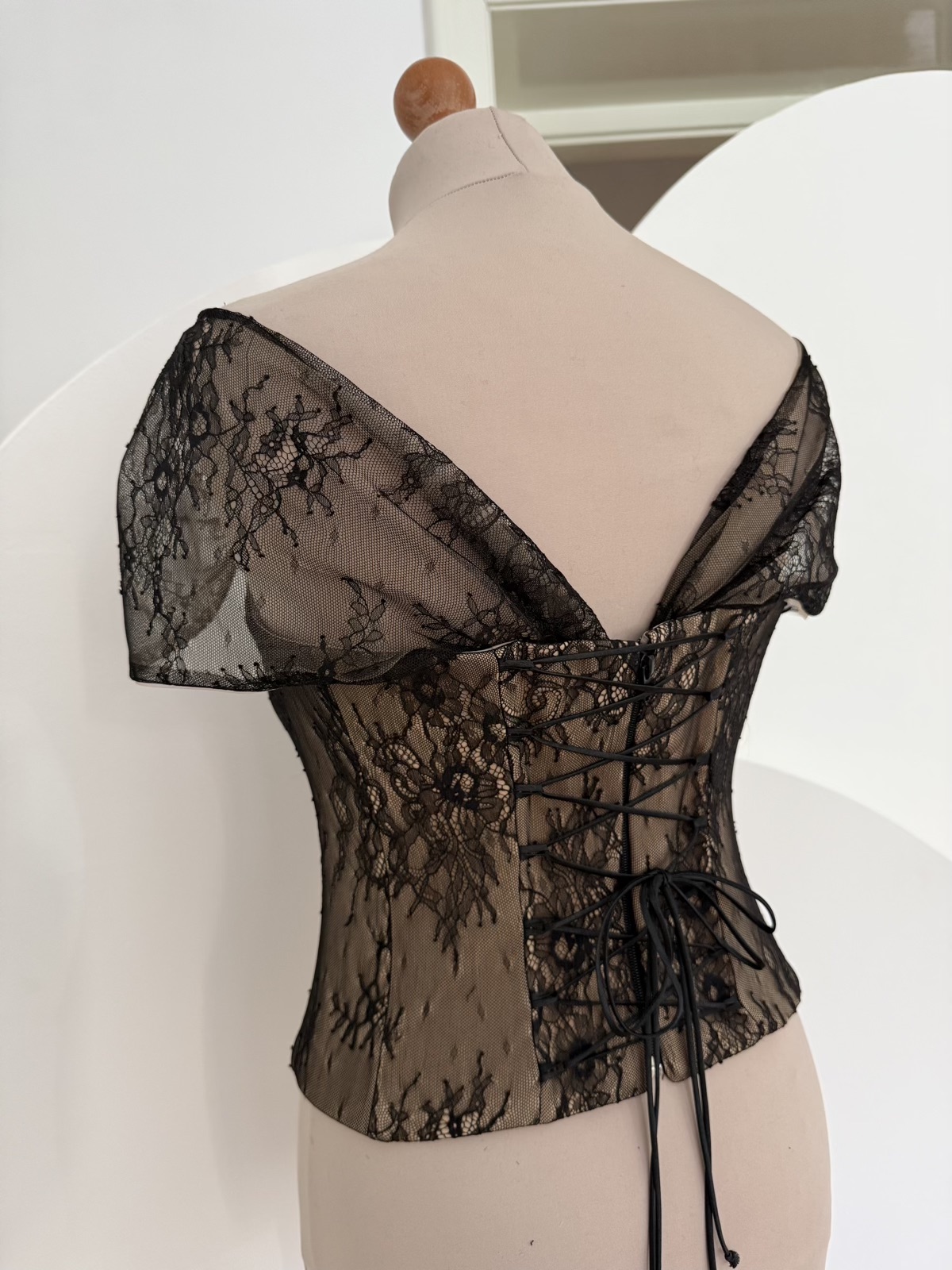 Corset dantelă neagră peste nude - M/38 - imagine 6